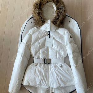 (정품)몽클레어(Moncler) 새상품 레티(Laitue) 화이트컬러 사이즈1