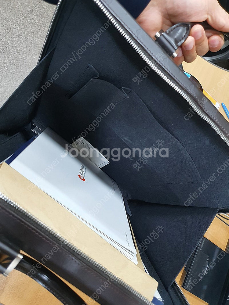 루이비통 가죽 서류가방팝니다--1