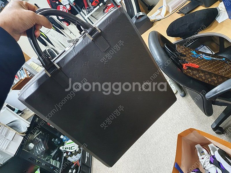 루이비통 가죽 서류가방팝니다--0