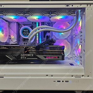 9800x3d, b850m wifi, rtx4080 화이트 PC