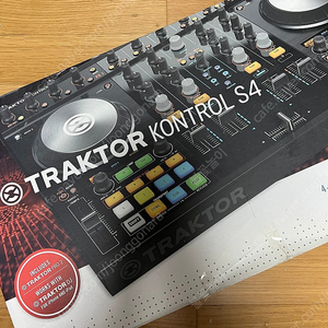 디제잉 컨트롤러 TRAKTOR KONTROL S4 풀박