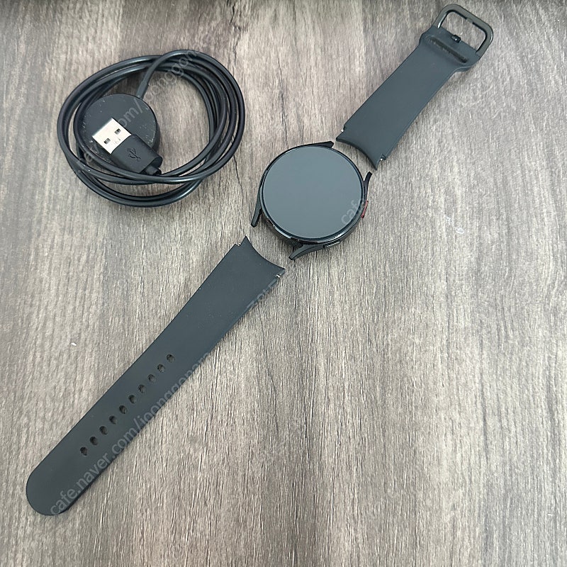 갤럭시 워치4 블랙 44mm S급매우깨끗 케이블포함 8...--0