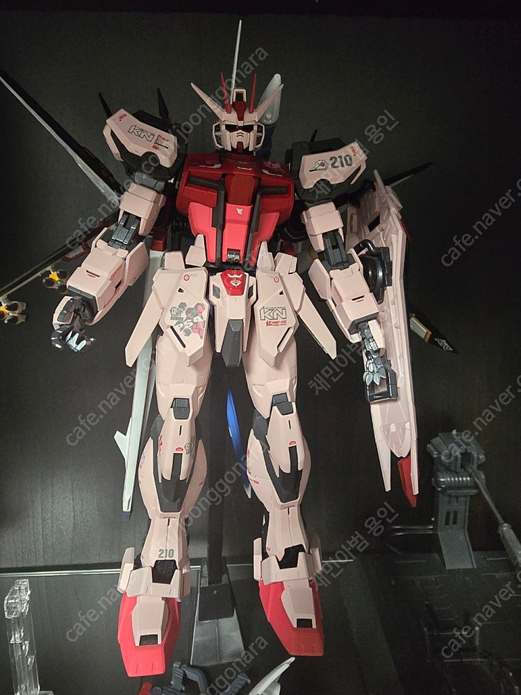 MG 건담 도색 완성서작 2개 판매합니다--0