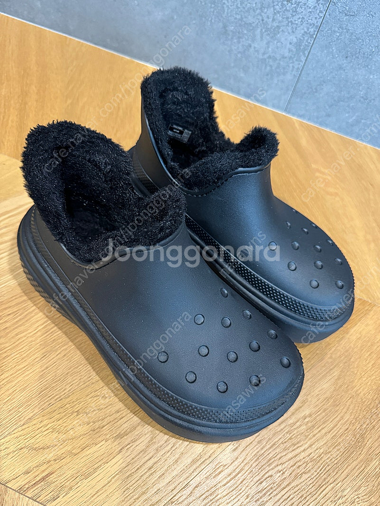 크록스 털부츠 (스톰프 라인드 쇼티 숄티 털부츠)--1