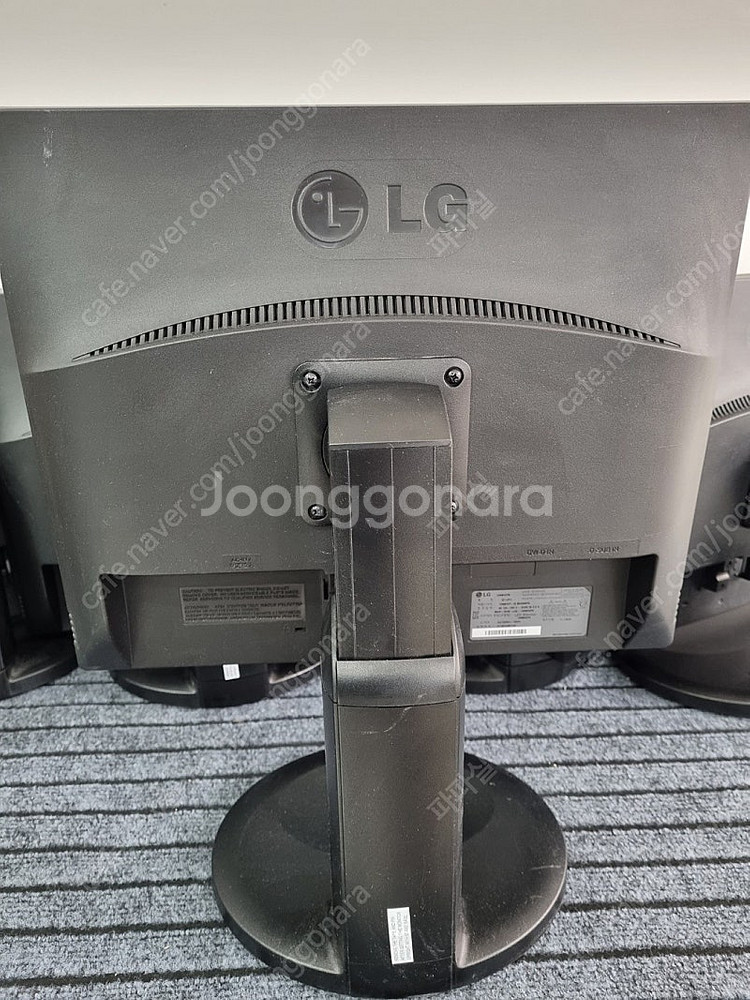 [삼성,LG] 19인치 LED모니터 팝니다.--3