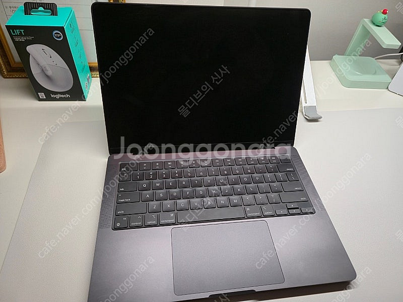 맥북프로 M3 PRO 14인치 + 애캐플--1