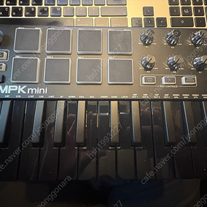 Akai mpk mini 블랙컬러 판매합니다