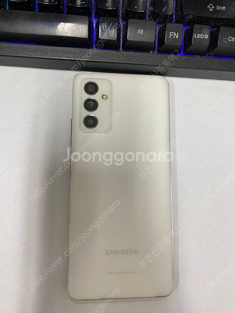 195522 SK 갤럭시퀀텀2 화이트 외관깨끗 128G...--0