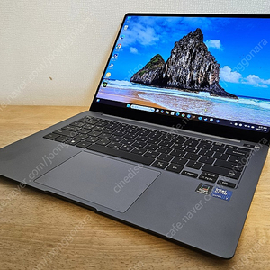 삼성 갤럭시북4프로 GALAXY BOOK 4 PRO NT940XGQ-A71AG (인텔 울트라7 155H, RAM 16GB ,SSD 256GB) 팝니다.