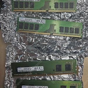 삼성 RAM DDR4 8G 21300 2666 / 25600 3200 각 2개씩 있어요.