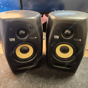 KRK VXT4 스피커 1조 판매합니다.