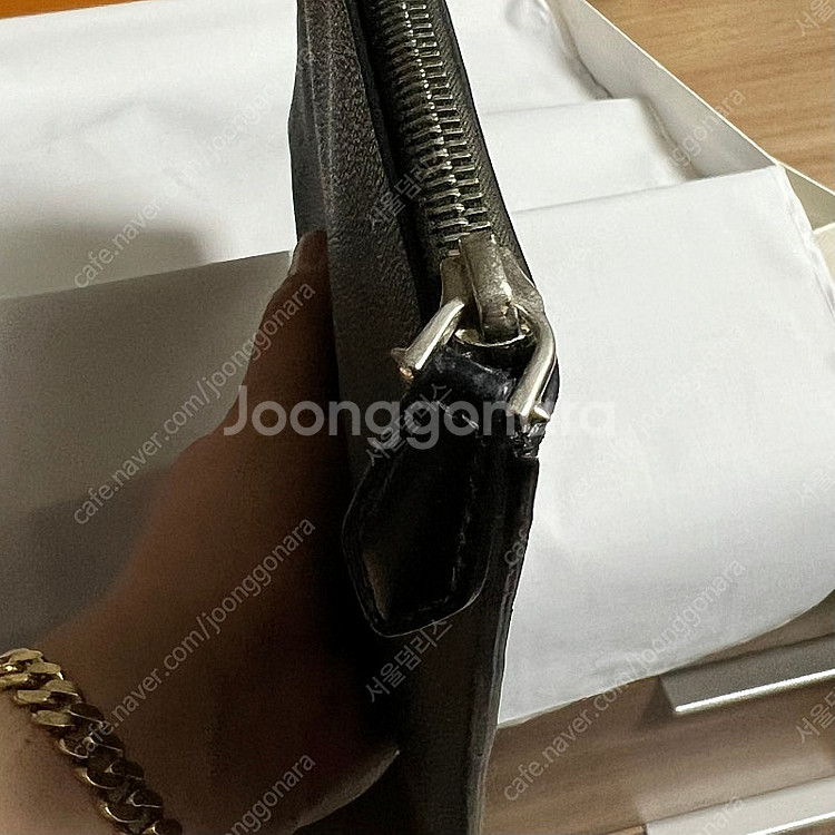백화점 구매 ) 지방시 로트와일러 클러치 판매합니다--4
