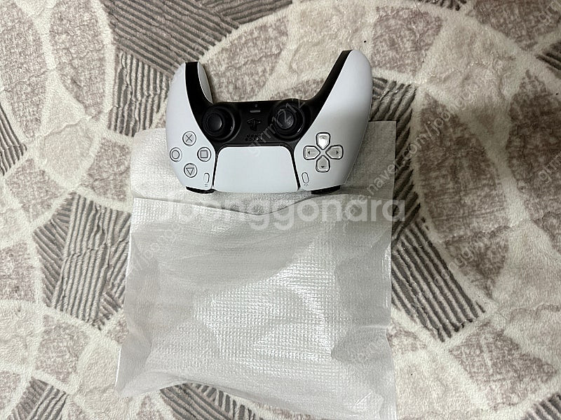 ps5 프로 팝니다. 정품 충전기 + 스텐드 + 정품 ...--4