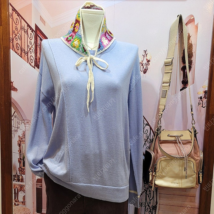 베르니스 날개 자수 니트--1