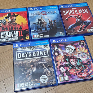 PS4 게임 팝니다.(귀멸의칼날, 데이즈곤, 스파이더맨, 갓오브워, 레드데드리뎀션2 레데리2)