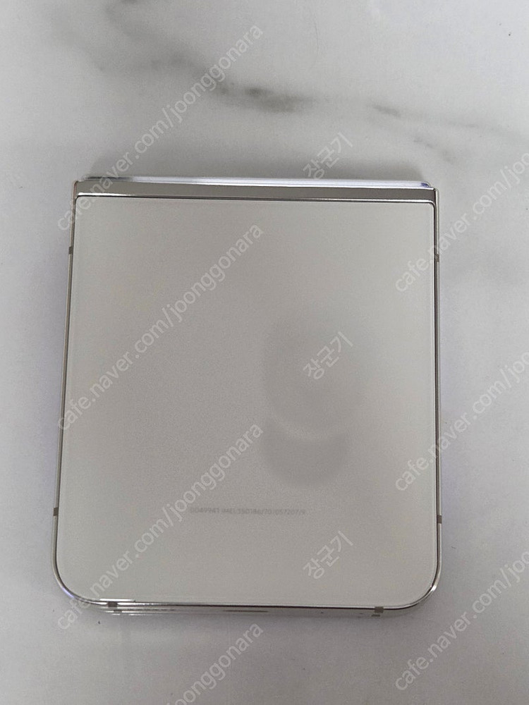 갤럭시 z플립5 화이트 팝니다--2