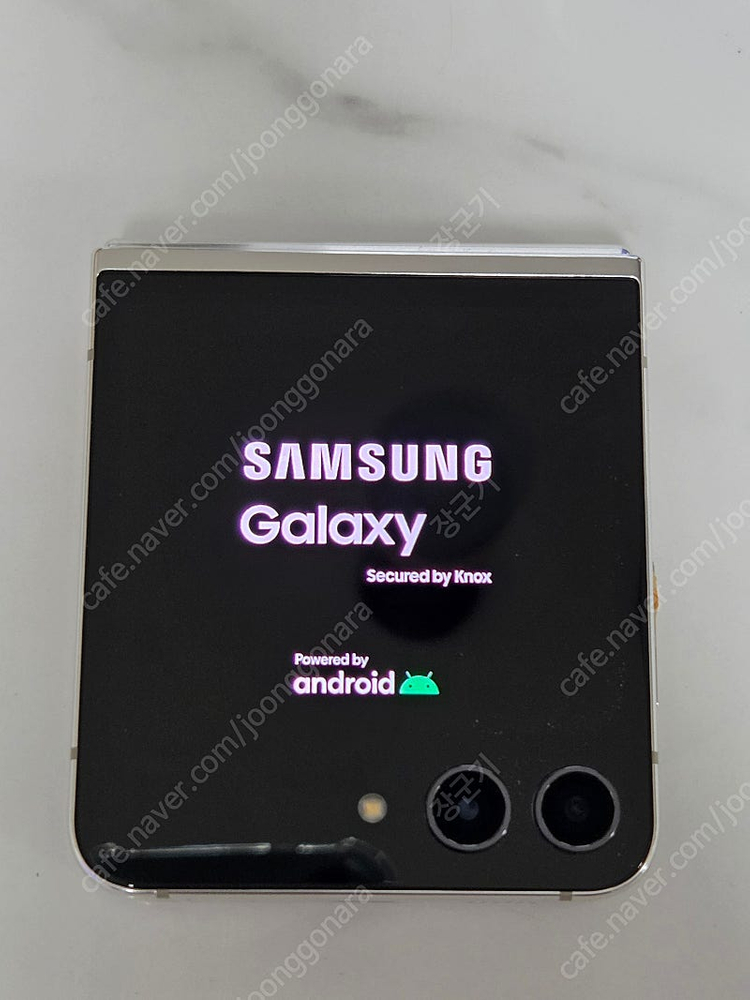 갤럭시 z플립5 화이트 팝니다--3