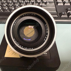 보이그랜더 COLOR-SKOPAR 50mm F2.2 실버 VM마운트 판매합니다.