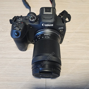 캐논 eos r7 바디와 rf-s 18-150mm is stm 렌즈 판매합니다.