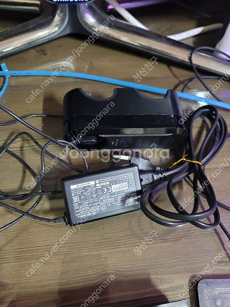 ps4 정품 패드 듀얼 충전기 (cuh-zdc1) 판매...--0