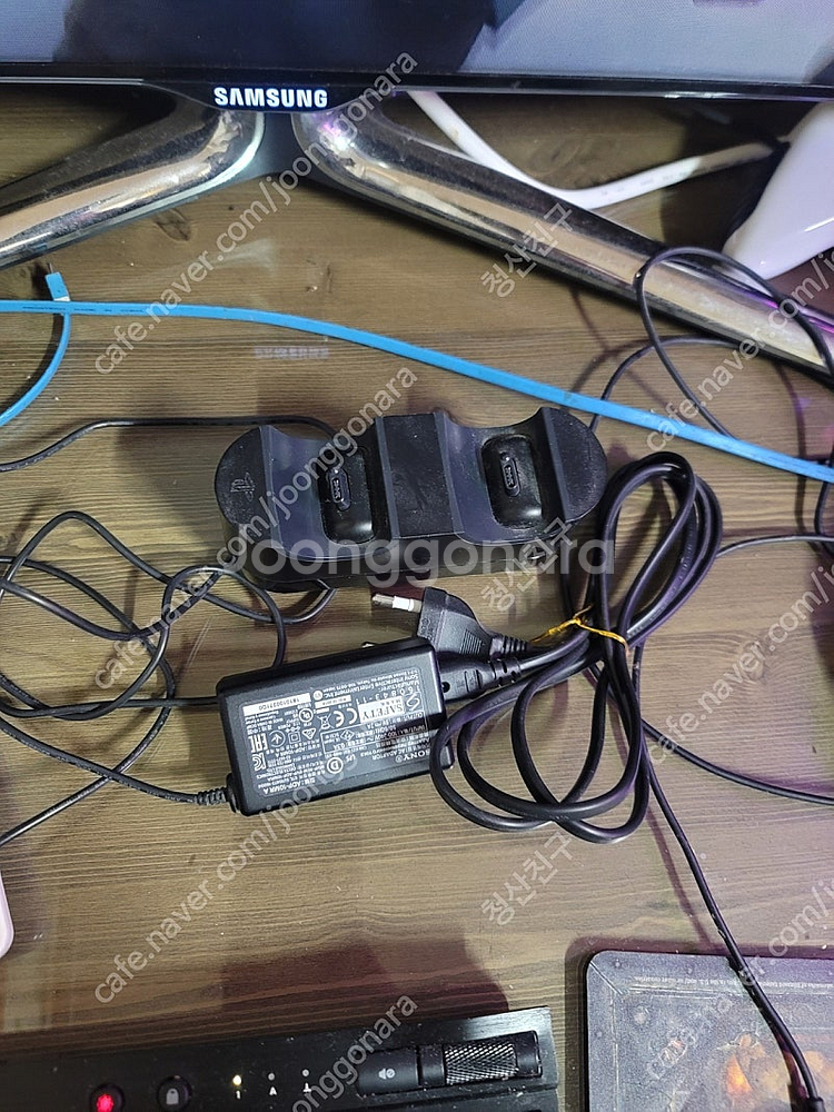 ps4 정품 패드 듀얼 충전기 (cuh-zdc1) 판매...--1