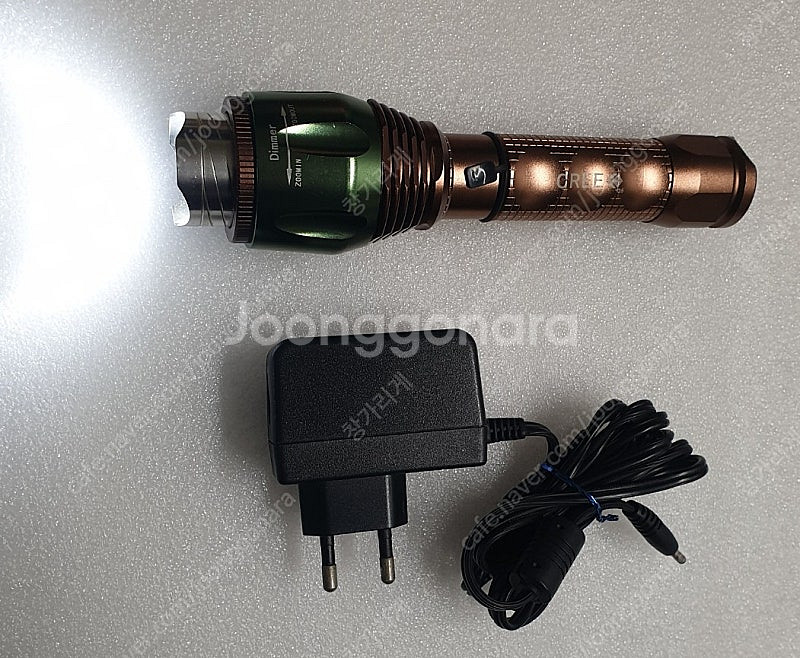 고휘도 LED 손전등 충전기 세트--0