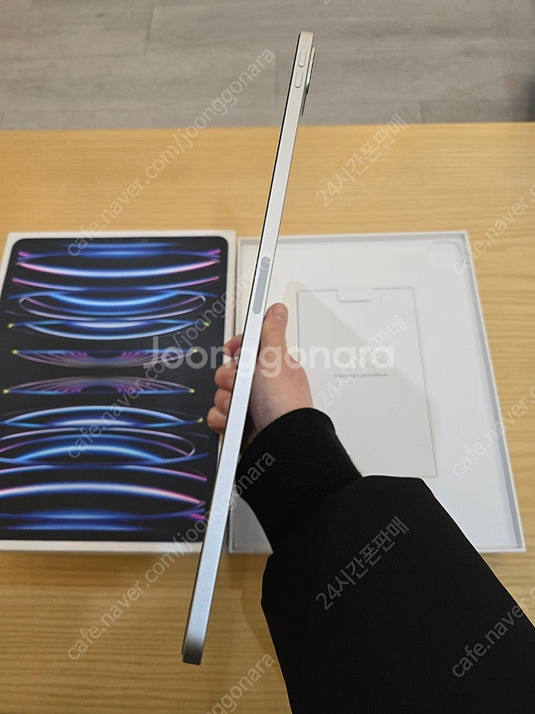 아이패드프로6세대12.9실버256gb M2칩 wifi판...--6