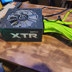 XFX XTR 550W 80PLUS골드 + 맥스파인더 케이블 야광색