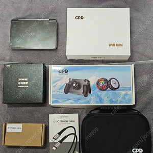 GPD WIN MINI (윈미니) 2024 8840U 32GB 2TB+512GB 국내 KC 인증 악세사리 포함 풀박스 팝니다.