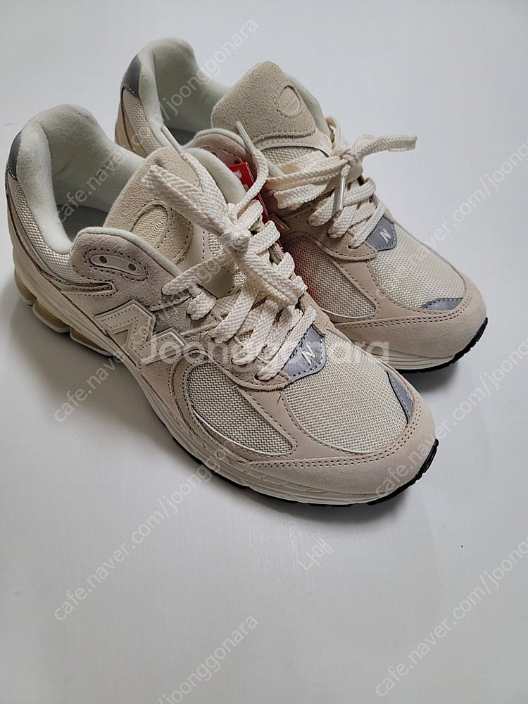 뉴발란스 2002r 베이지 새제품 270--1
