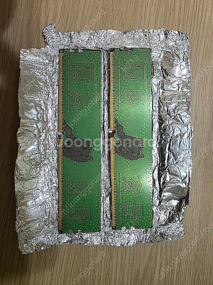 삼성 DDR4 2666 4GB PC용 2개 판매합니다.--1