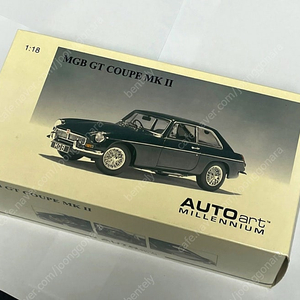 1/18 오토아트 MGB GT Coupe MK II 브리티쉬 그린 색상 판매합니다. 오토아트 교쇼 미니챔프 다이캐스트