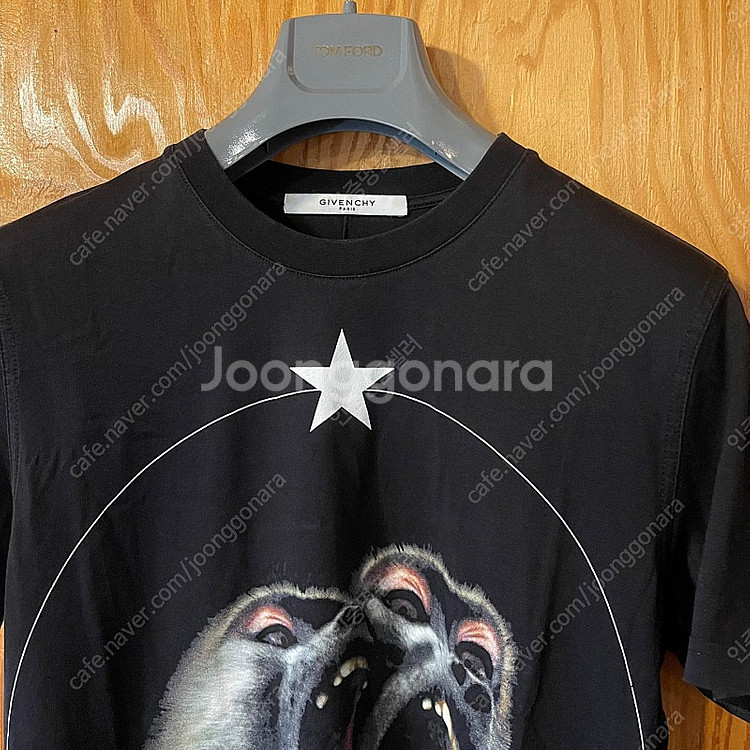 지방시 투몽키 반팔 티셔츠 판매 합니다.......버버리,톰브라운--1