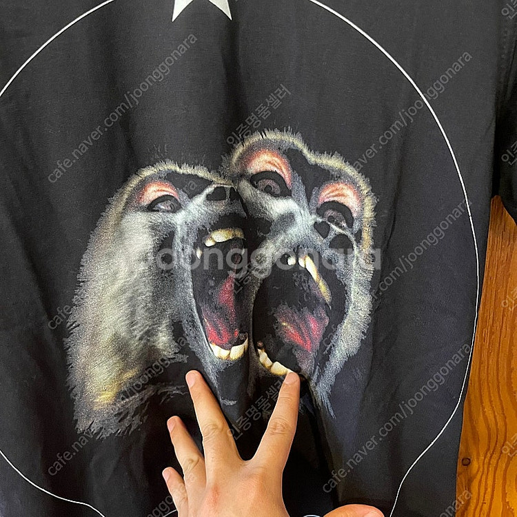 지방시 투몽키 반팔 티셔츠 판매 합니다.......버버리,톰브라운--0