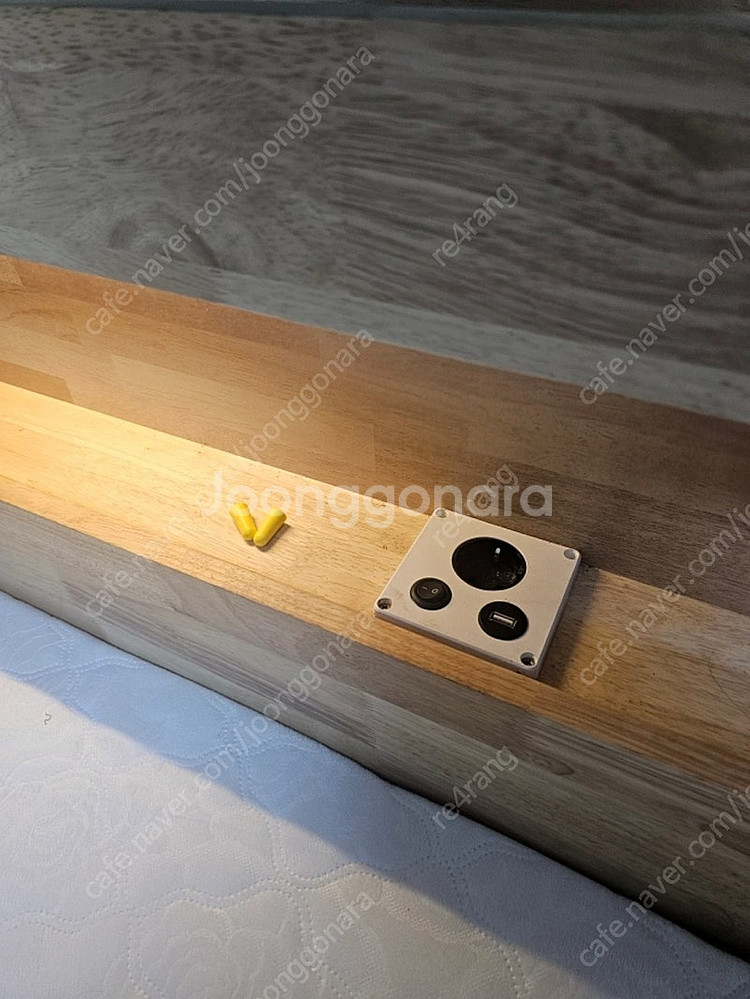 동서가구 이즈비엘 LED 퀸사이즈 침대 팝니다. (프레임+메트리스 전부)--5