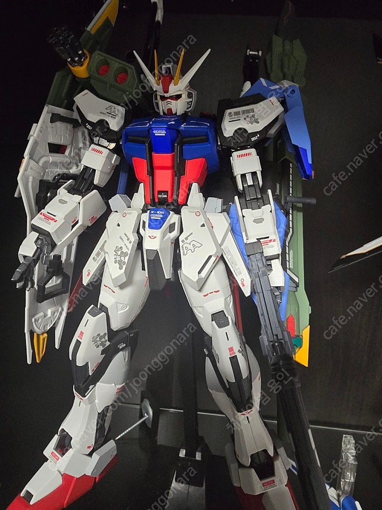 MG 건담 도색 완성서작 2개 판매합니다--1