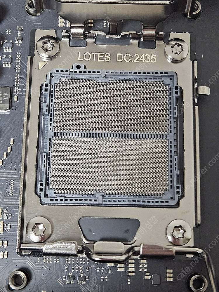 ASUS ROG CROSSHAIR X870E HERO ...--1