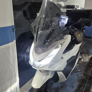 pcx 21년식 abs 화이트 판매합니다.