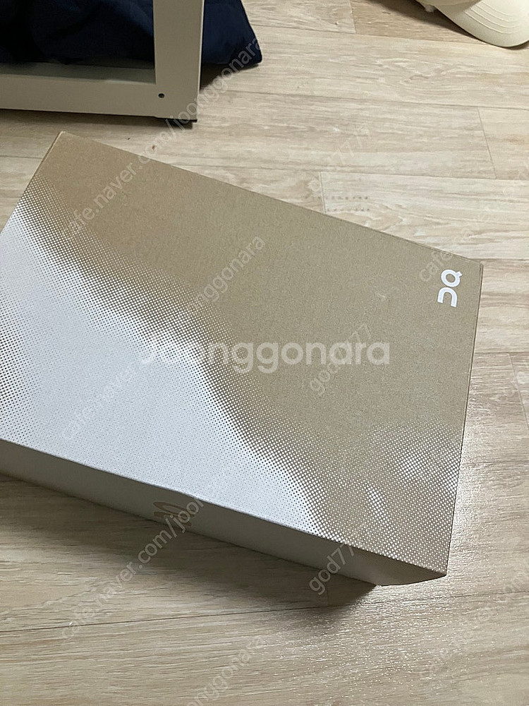 새상품 온러닝 클라우드몬스터 올화이트 9--0
