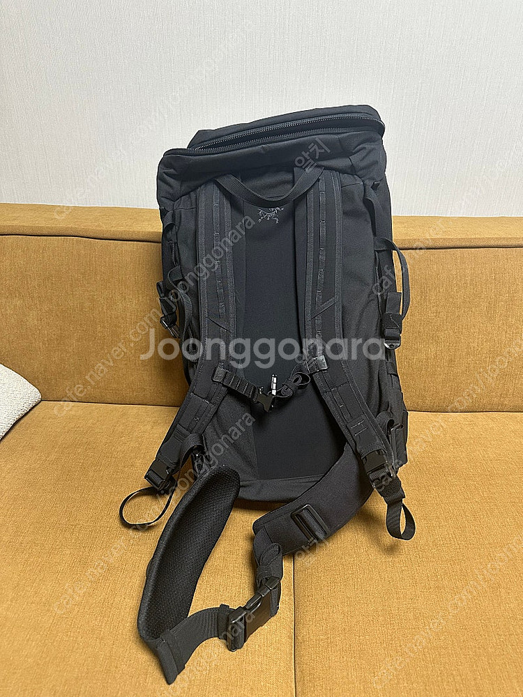 아크테릭스 리프 어썰트팩 45L 블랙색상 팝니다--3