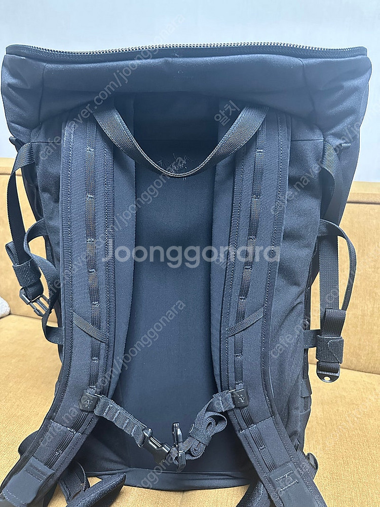 아크테릭스 리프 어썰트팩 45L 블랙색상 팝니다--5
