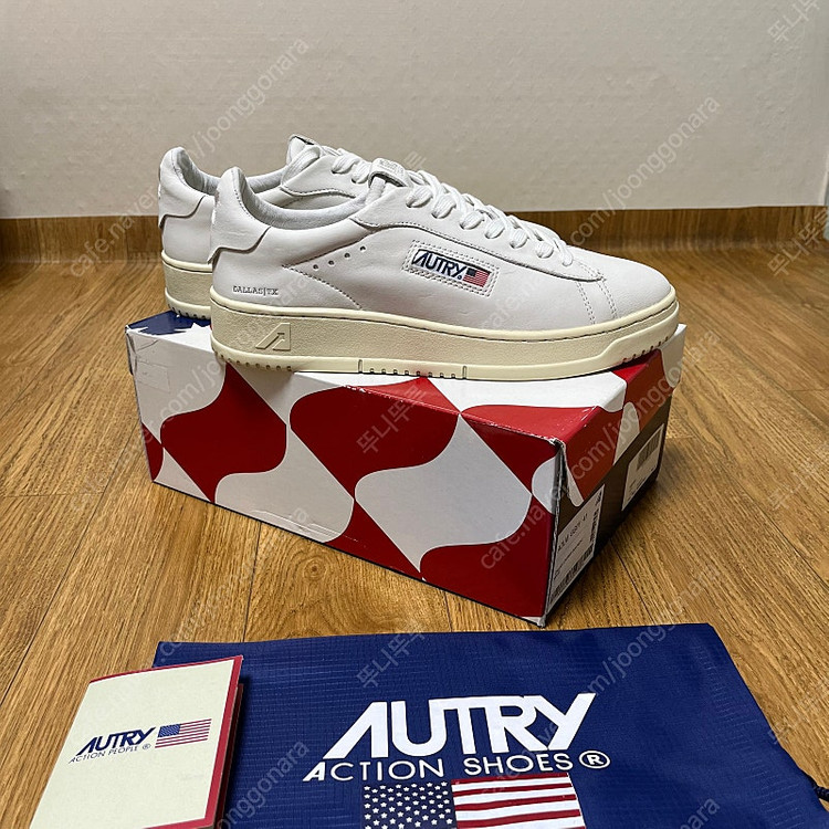 새제품 오트리 메달리스트 로우 고트스킨 스니커즈 화이트 41사이즈 265--3