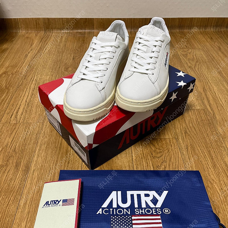 새제품 오트리 메달리스트 로우 고트스킨 스니커즈 화이트 41사이즈 265--4