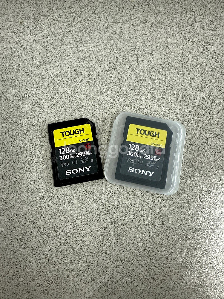 소니 터프 메모리 v90 128gb 두개 팝니다 (SF...--0