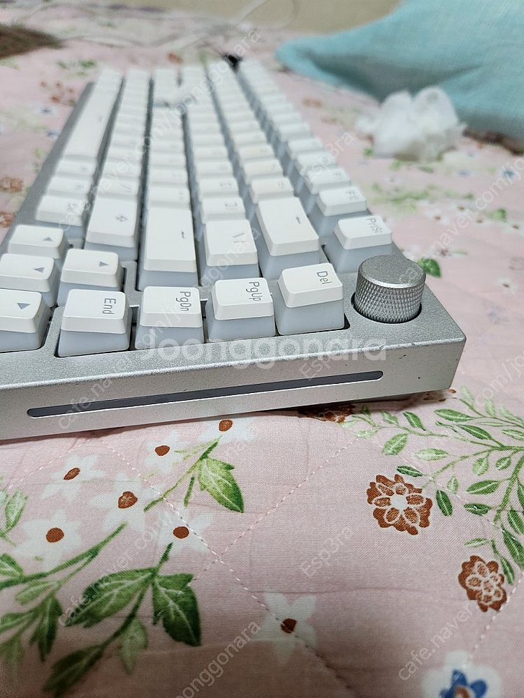 글로리어스 GMMK Pro 커스텀 키보드--1