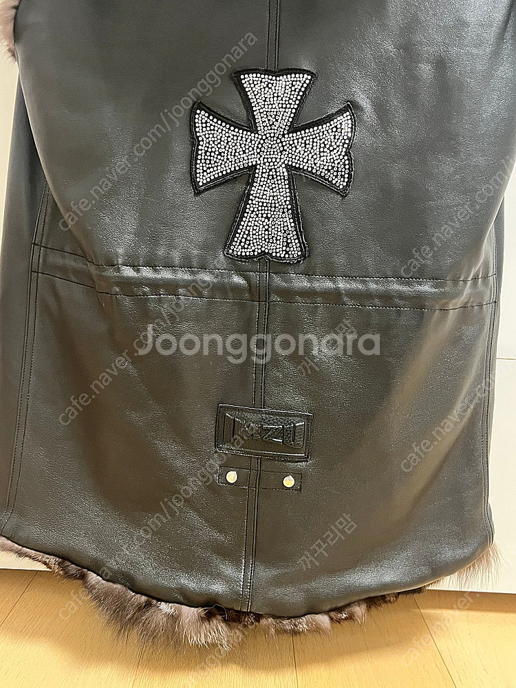 임주 imzu 실버폭스 스왈로브십자장식 가죽베스트 새상...--5