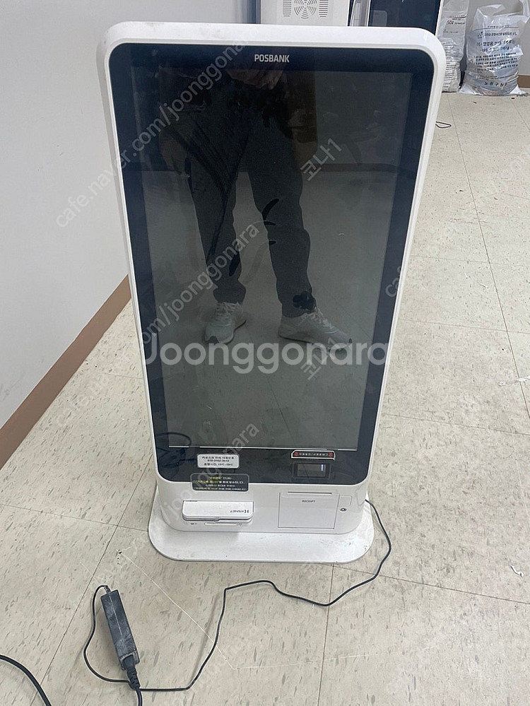 빅포스 2150 27인치 카드전용 키오스크(테이블형)--3