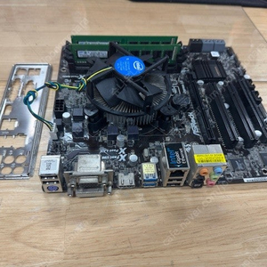 인텔 i3-4130 / AsRock B85M Pro4 / 8G Ram(4Gx2) 세트로만 팝니다.