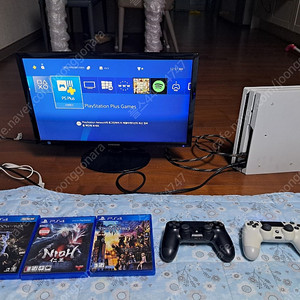 PS4 프로 7117 1테라 팝니다 노박스 최신펌