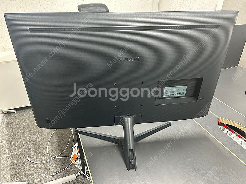 삼성 32인치 모니터(U32J590UQK)--1